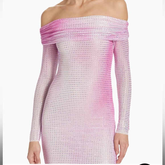 Self-Portrait
Crystal Off-The-Shoulder Bodycon Minidress - Picture 3 of 7
